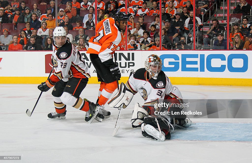 Anaheim Ducks v Philadelphia Flyers