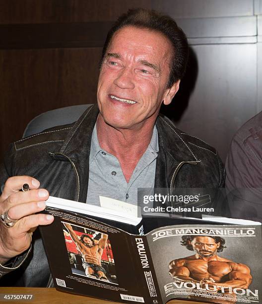 253 Arnold Schwarzenegger Book Signing Photos & High Res Pictures