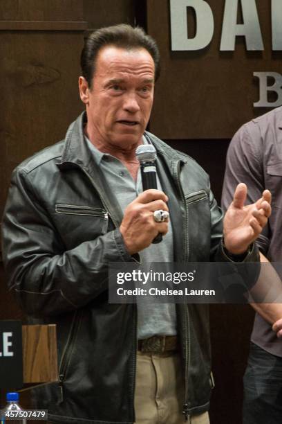 253 Arnold Schwarzenegger Book Signing Photos & High Res Pictures
