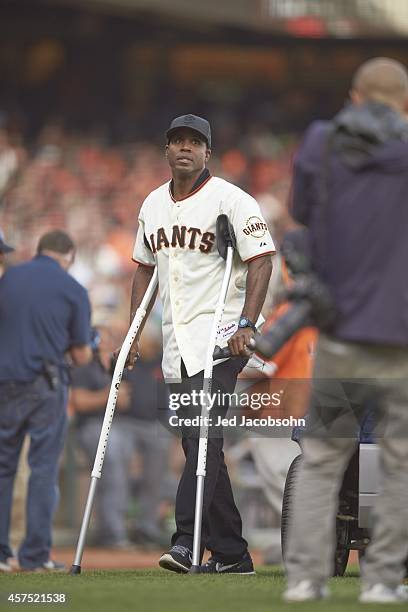 Playoffs: Former San Francisco Giants outfielder Barry Bonds on field to throw out ceremonial first pitch before Game 4 vs St. Louis Cardinals at...