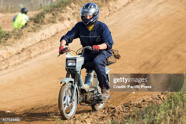 Single Motor Rider 62 Singlespeed Bike Stock Photos, High-Res Pictures, and Images - Getty ...
