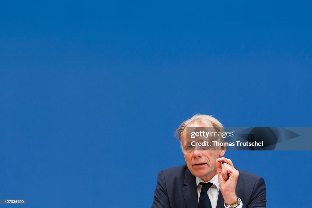 Juergen Trittin Speaks At Bundespressekonferenz