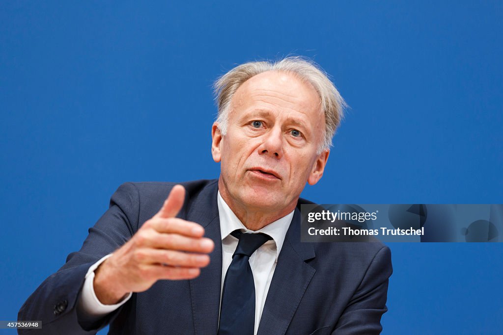 Juergen Trittin Speaks At Bundespressekonferenz