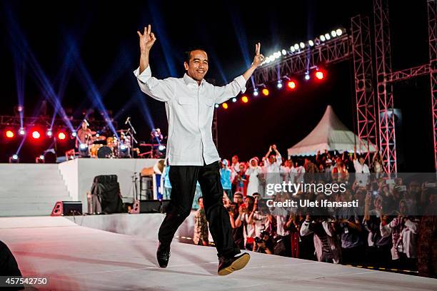 Indonesian President Joko Widodo gestures during the people celebration know as 'Pesta Rakyat' at National Museum on October 20, 2014 in Jakarta,...