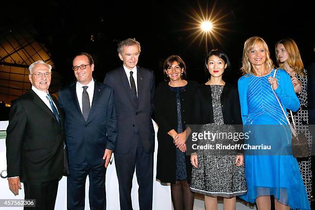 Frank Gehry, Francois Hollande, Bernard Arnault, Anne Hidalgo, Fleur Pellerin and Helene Arnault attend the Foundation Louis Vuitton Opening at...
