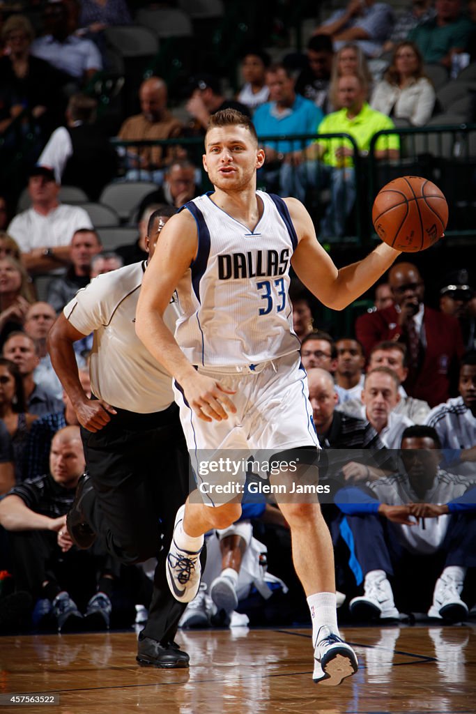 Memphis Grizzlies v Dallas Mavericks