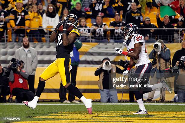 Martavis Bryant of the Pittsburgh Steelers catches a 35 yards touchdown pass in the second quarter against Andre Hal of the Houston Texans during...