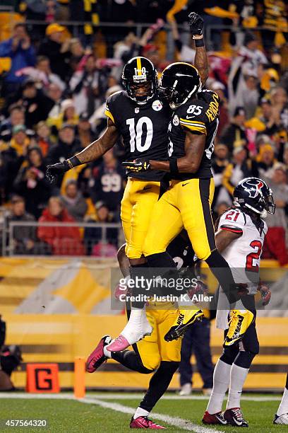 Martavis Bryant of the Pittsburgh Steelers celebrates with Darrius Heyward-Bey after catching a 35 yards touchdown pass in the second quarter against...