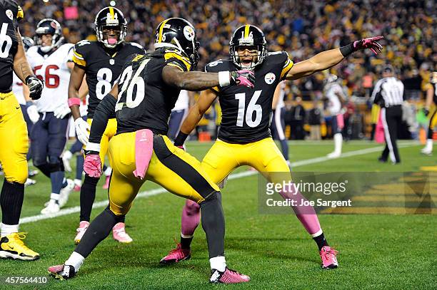 Lance Moore of the Pittsburgh Steelers celebrates with Le'Veon Bell after catching a touchdown passed by Antonio Brown in the second quarter against...