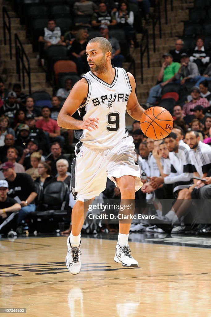 Sacramento Kings v San Antonio Spurs