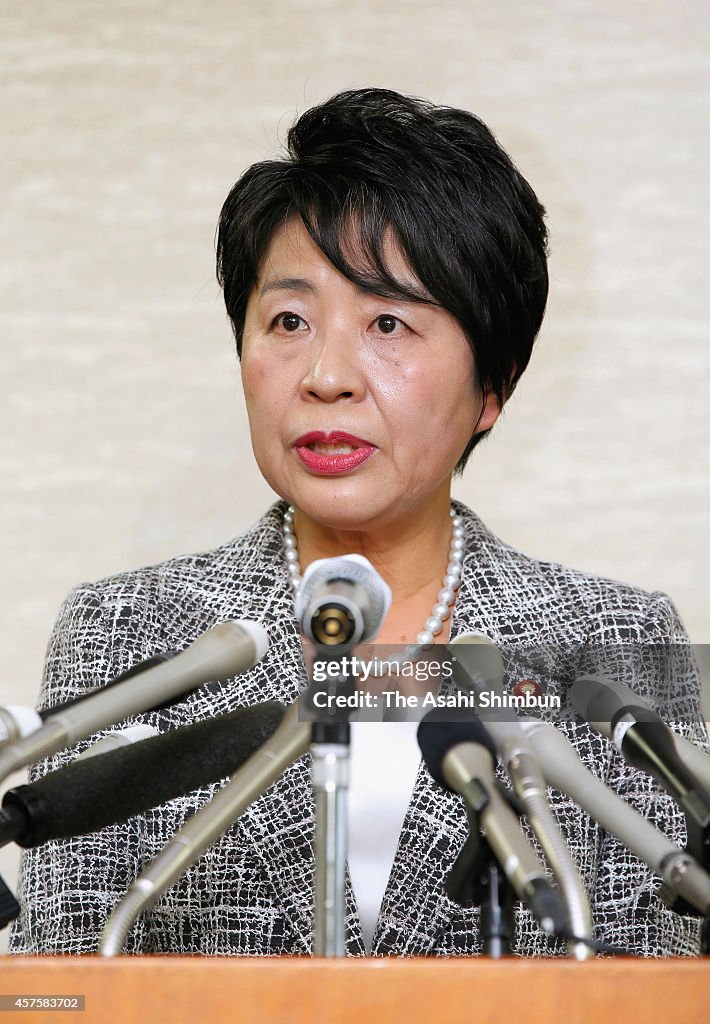 PM Abe Appoints New Ministers As Successors To Obuchi And Matsushima