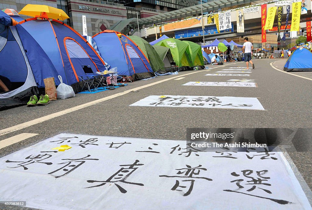 Hong Kong Pro-Democracy Rallies Enter Week Four Despite Police Efforts To Clear The Streets