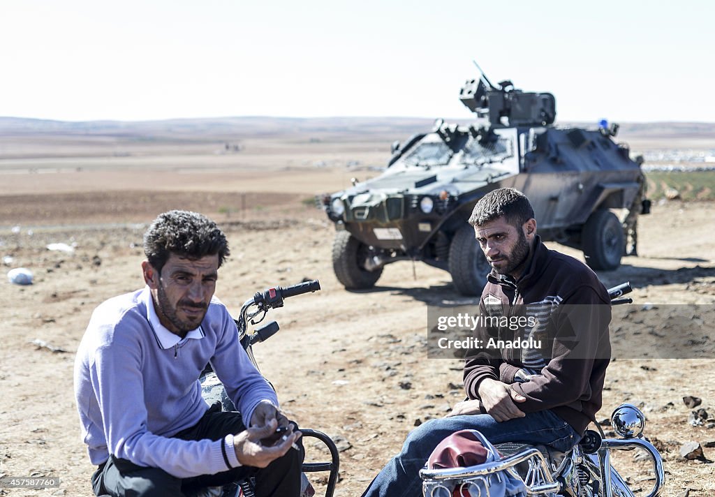 Residents of Suruc watch clashes at Turkish-Syrian boderline