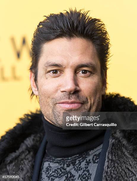 Actor Manu Bennett attends the "The Wolf Of Wall Street" premiere at Ziegfeld Theater on December 17, 2013 in New York City.