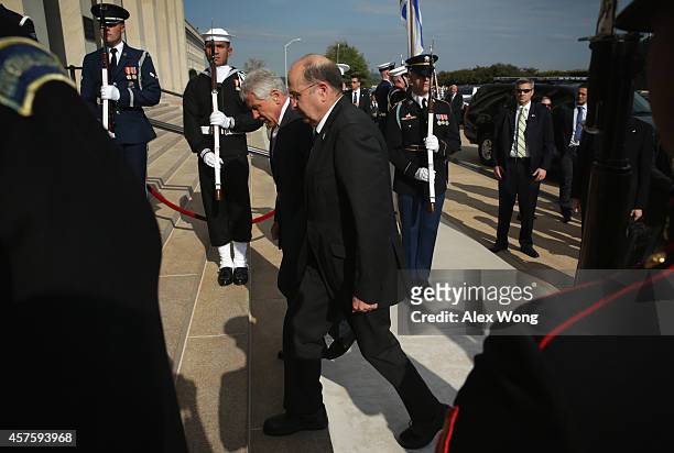 Secretary of Defense Chuck Hagel welcomes the arrival of Minister of Defense of Israel Moshe Ya'alon during an honor cordon October 21, 2014 at the...