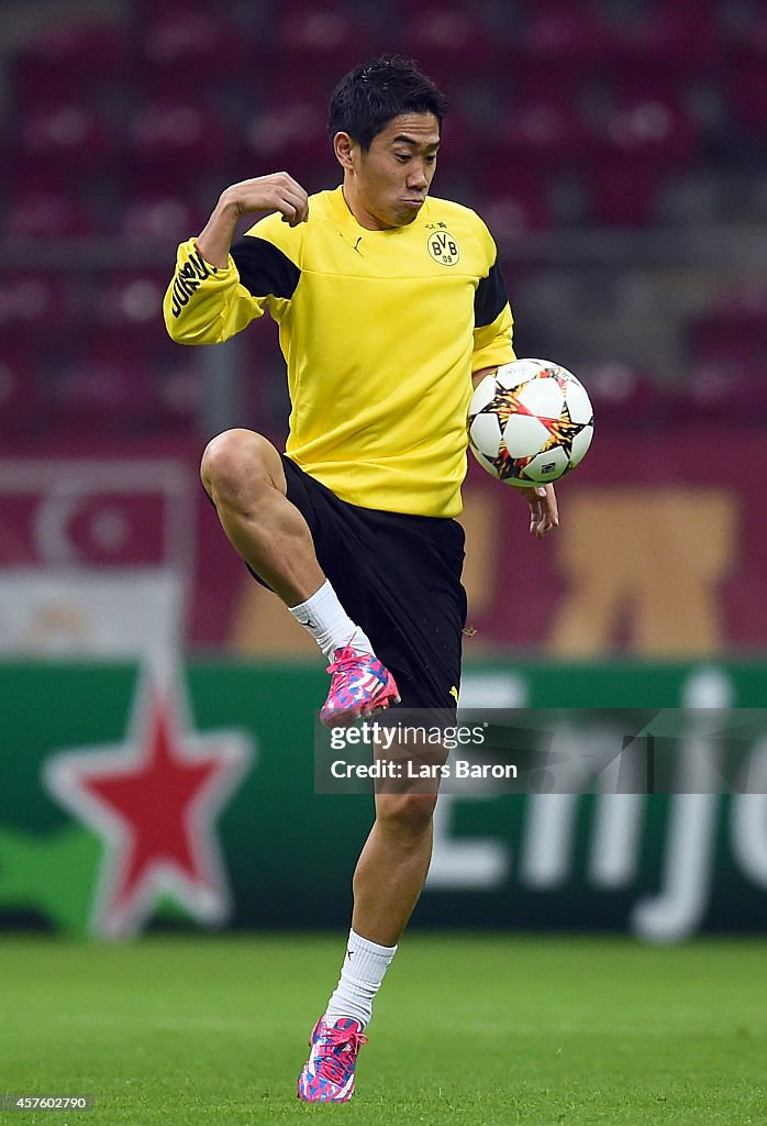 Borussia Dortmund - Training & Press Conference