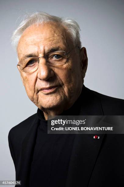 Canadian architect Frank Gehry poses on October 21, 2014 at the Georges Pompidou - Beaubourg art center in Paris. AFP PHOTO / LIONEL BONAVENTURE