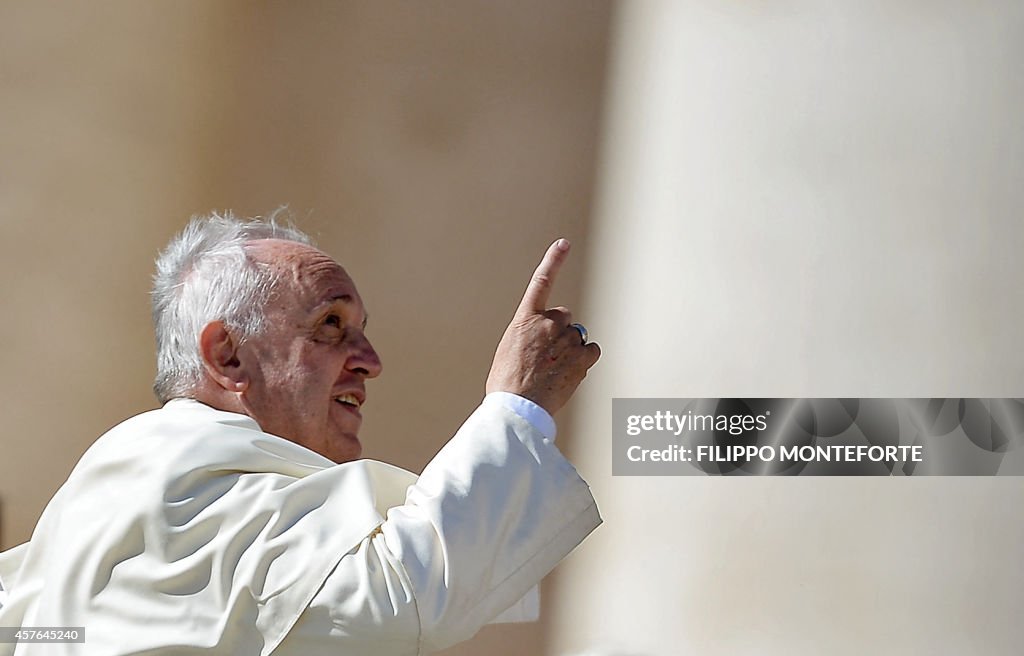 TOPSHOT-VATICAN-POPE-AUDIENCE