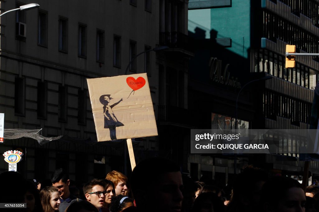 SPAIN-STUDENTS-DEMO