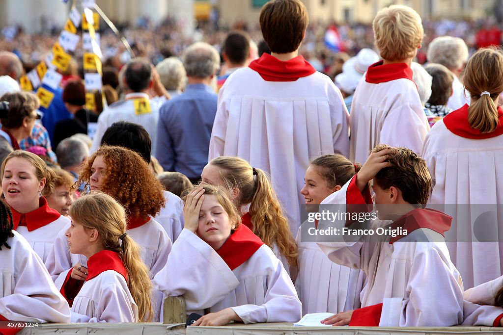 Pope Francis Holds His Weekly Vatican Audience