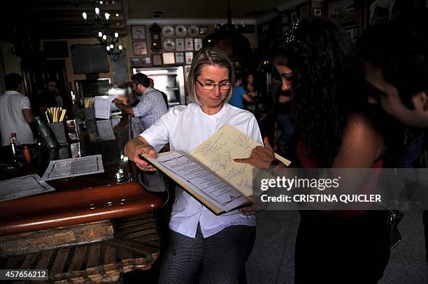 Spanish cook and restaurant owner Teresa Jimenez shows to a fan the menu with dishes titled with the names of HBO TV serie "Game of Thrones"'...