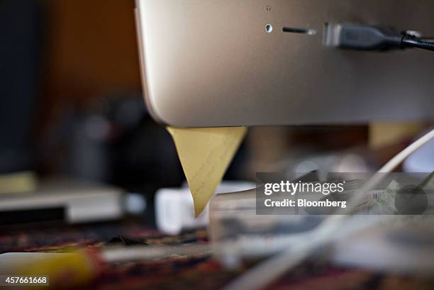 Post It Note Computer Side 429 Post It Note On Computer Screen Stock Photos, High-Res Pictures ...
