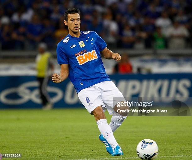 Henrique of Cruzeiro in action during a match between Cruzeiro and Palmeiras as part of Brasileirao Series A 2014 at Mineirao Stadium on October 22,...