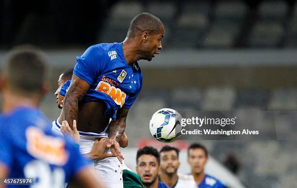 Dede of Cruzeiro in action during a match between Cruzeiro and Palmeiras as part of Brasileirao Series A 2014 at Mineirao Stadium on October 22, 2014...