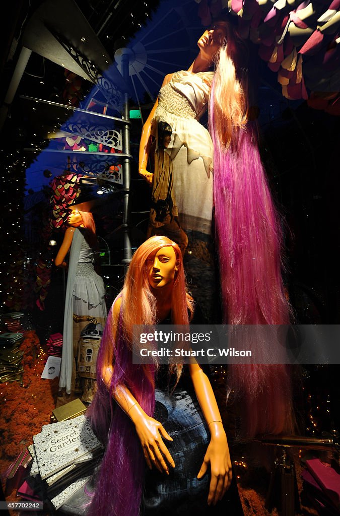 Selfridges Unveil Christmas Shop Window