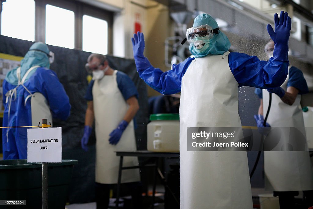 Bundeswehr Trains Volunteer Ebola Helpers