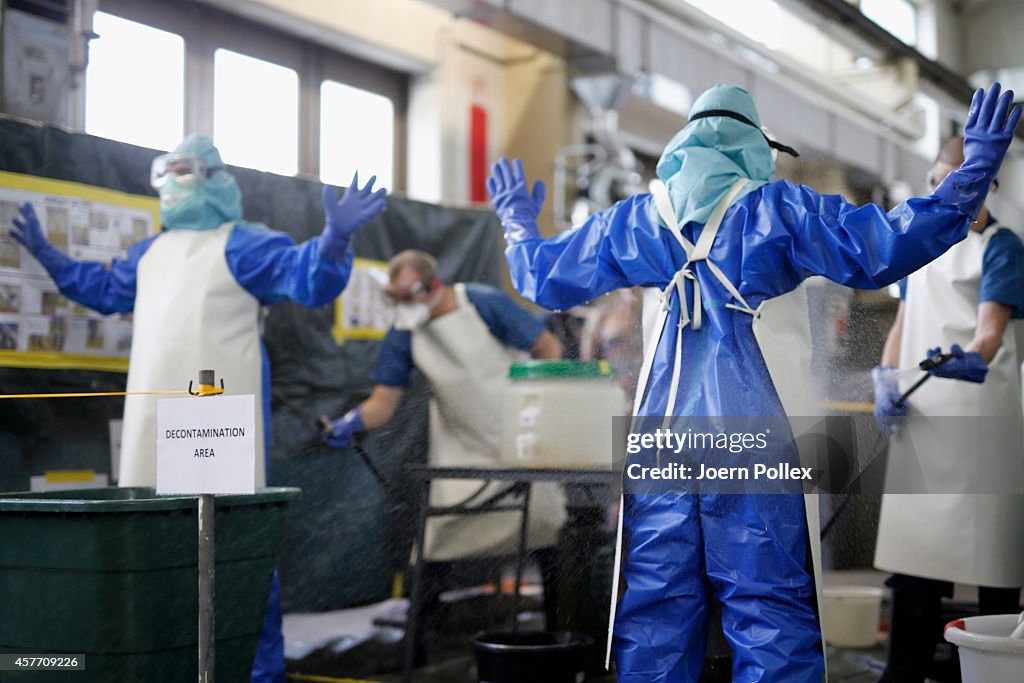 Bundeswehr Trains Volunteer Ebola Helpers