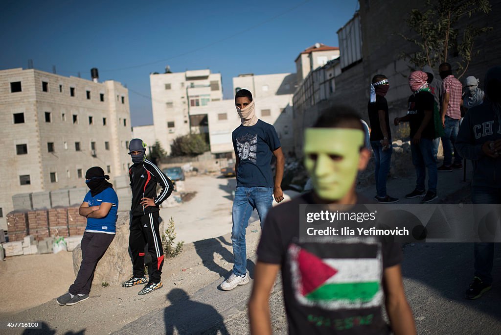 Israeli Police Clash With Palestinian Youths