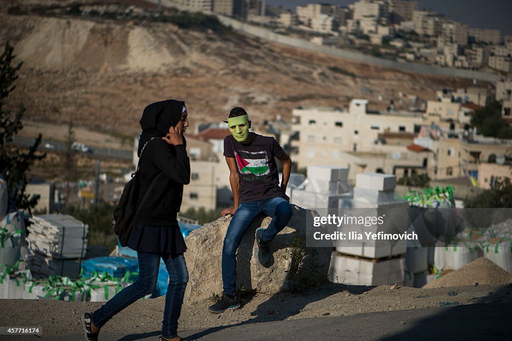 Israeli Police Clash With Palestinian Youths