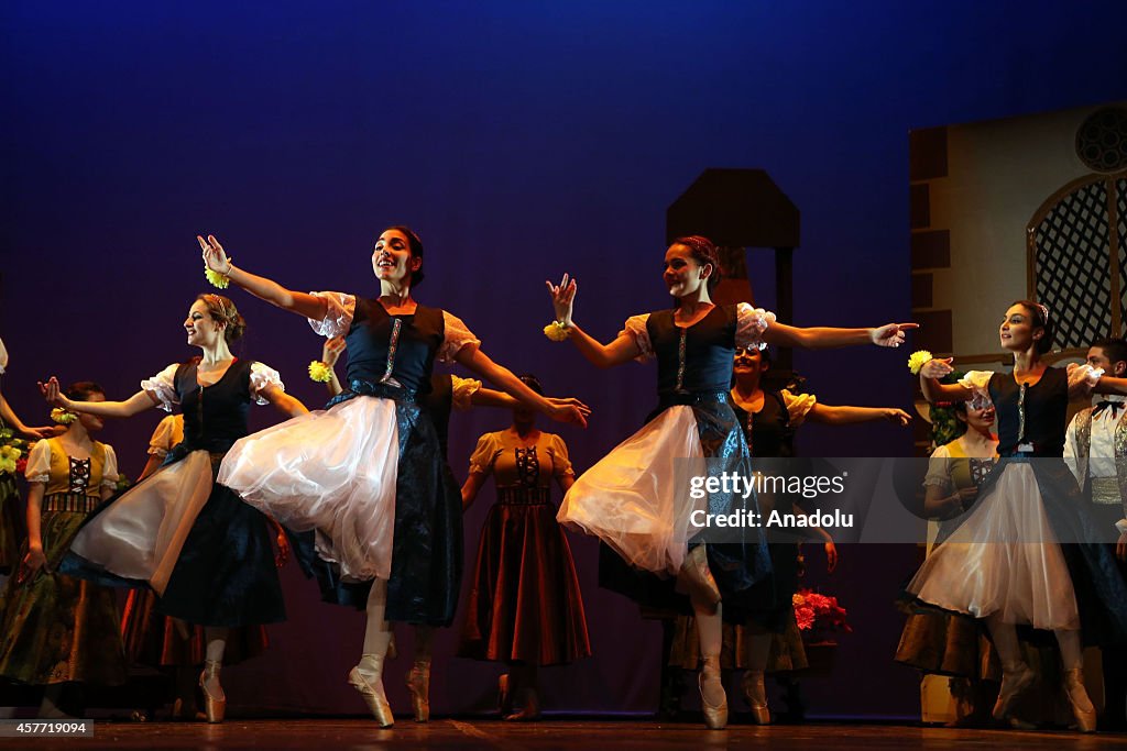 Jordanian dancers perform Coppelia in Amman