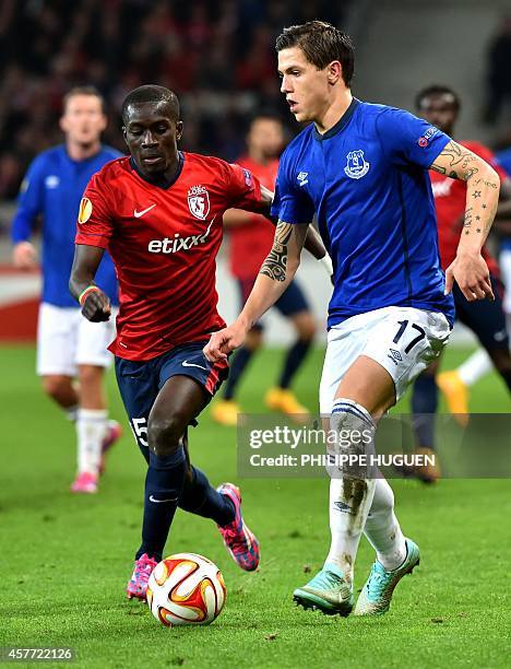 Everton's Bosnian defender Muhamed Besic vies for the ball with Lille's Senegalese midfielder Idrissa Gueye during the UEFA Europa League Group H...