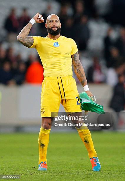 Tim Howard of Everton salutes the travelling fans after the UEFA Europa League Group H match between LOSC Lille and Everton at Grand Stade Lille...