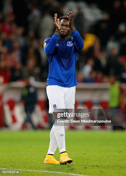 Romelu Lukaku of Everton applauds the travelling fans after the UEFA Europa League Group H match between LOSC Lille and Everton at Grand Stade Lille...