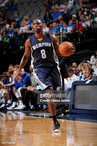 Quincy Pondexter of the Memphis Grizzlies handles the ball against the Dallas Mavericks during the game on October 20, 2014 at the American Airlines...