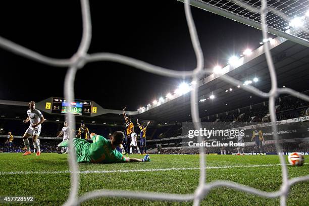Harry Kane of Spurs scores his team's fourth goal during the UEFA Europa League group C match between Tottenham Hotspur FC and Asteras Tripolis FC at...