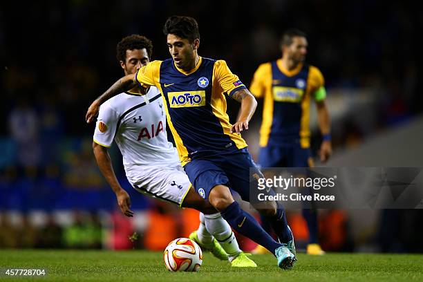 Nicolas Fernandez of Asteras Tripolis FC runs with the ball past Mousa Dembele of Spurs during the UEFA Europa League group C match between Tottenham...