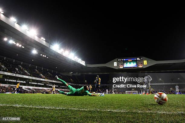 Harry Kane of Spurs scores the opening goal past Tomas Kosicky of Asteras Tripolis FC during the UEFA Europa League group C match between Tottenham...