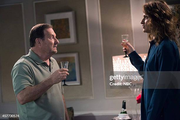 Jake and Sophia" Episode 206 -- Pictured: Stephen Root as Lynn, Sandra Bernhard as Darlene Linetti --