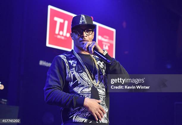 Performs on the Honda Stage at the iHeartRadio Theater Los Angeles on October 23, 2014 in Burbank, California.