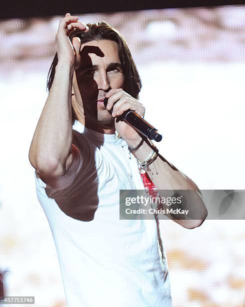 Jake Owen performs at Arena at Gwinnett Center on October 23, 2014 in Duluth, Georgia.