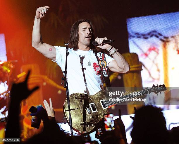 Jake Owen performs at Arena at Gwinnett Center on October 23, 2014 in Duluth, Georgia.