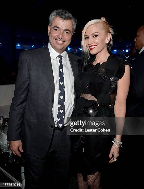 Honoree Eddy Cue and singer Gwen Stefani attend the City of Hope Spirit of Life Gala honoring Apple's Eddy Cue at the Pacific Design Center on...