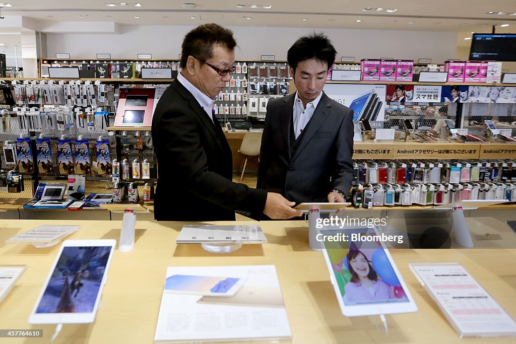 Inside A SoftBank Store As Apple Inc. New iPads Go On Sale