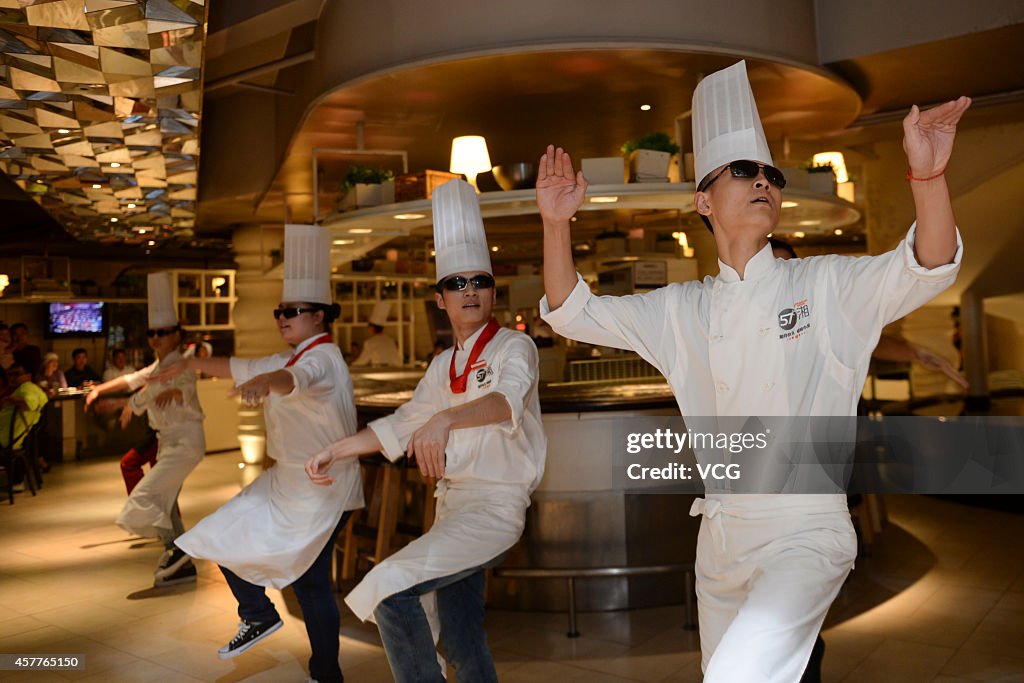 Cooks Dance For Customers In Changsha
