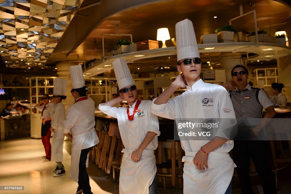 Cooks Dance For Customers In Changsha