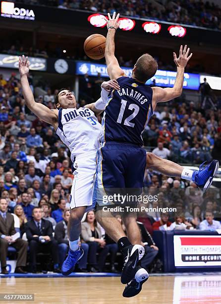 Shane Larkin of the Dallas Mavericks drives to the basket against Nick Calathes of the Memphis Grizzlies at American Airlines Center on December 18,...